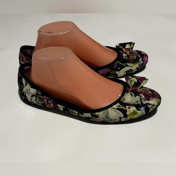 Ted Baker London Black Floral Ballet Flats Bows Sz 9/EU 40 Slip On - Picture 1 of 12